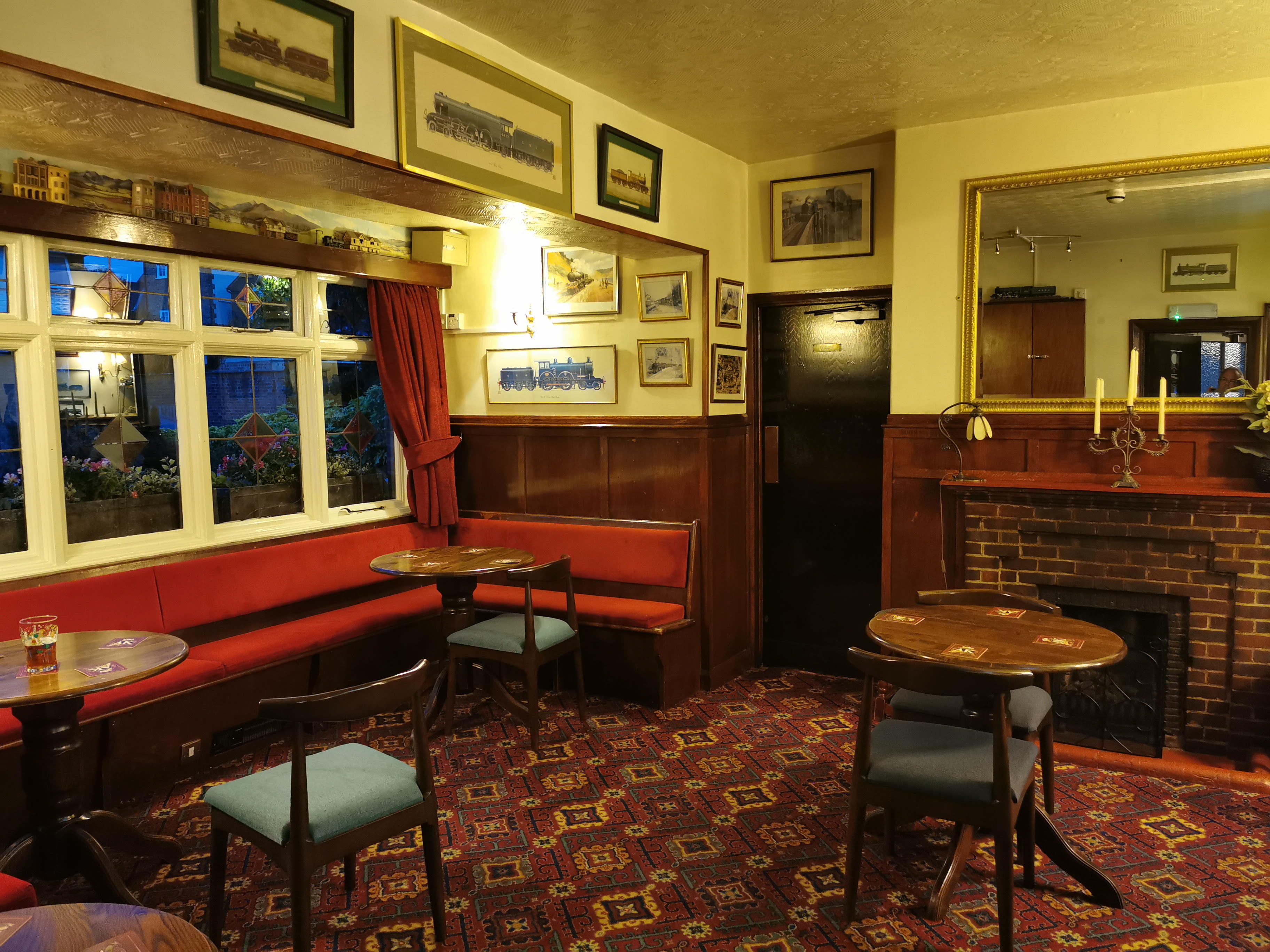 Saloon Bar.  by Phillip Lamb. Published on 02-10-2024