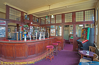 Middle Bar.  by Michael Slaughter. Published on 24-04-2020